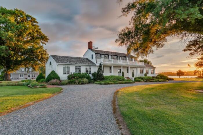 弗吉尼亚州历史上170英亩的庄园，拥有1.5英里的海岸线